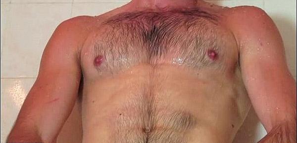  A sexy Sport guy get wanked under shower!